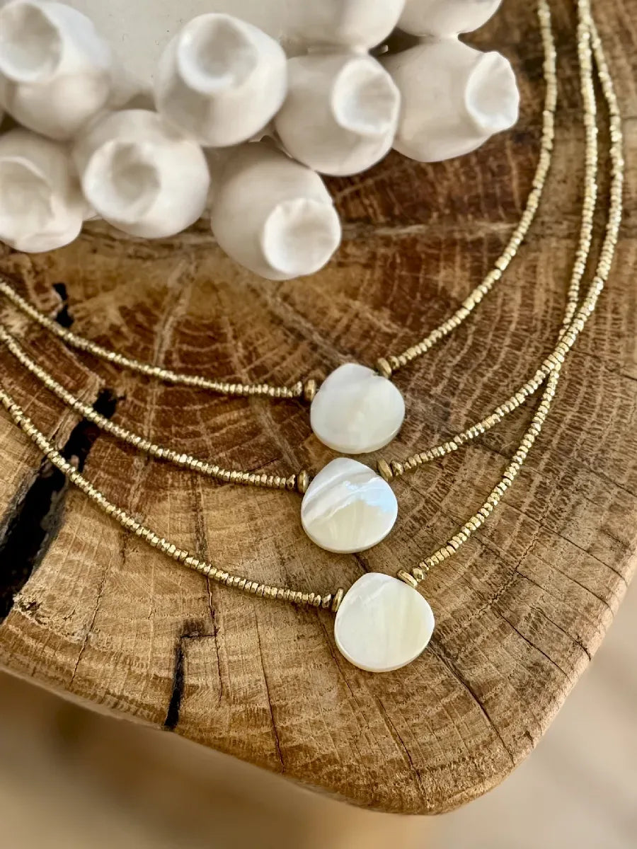 Collier en nacre, vue 3 - Paulette Quincaillerie