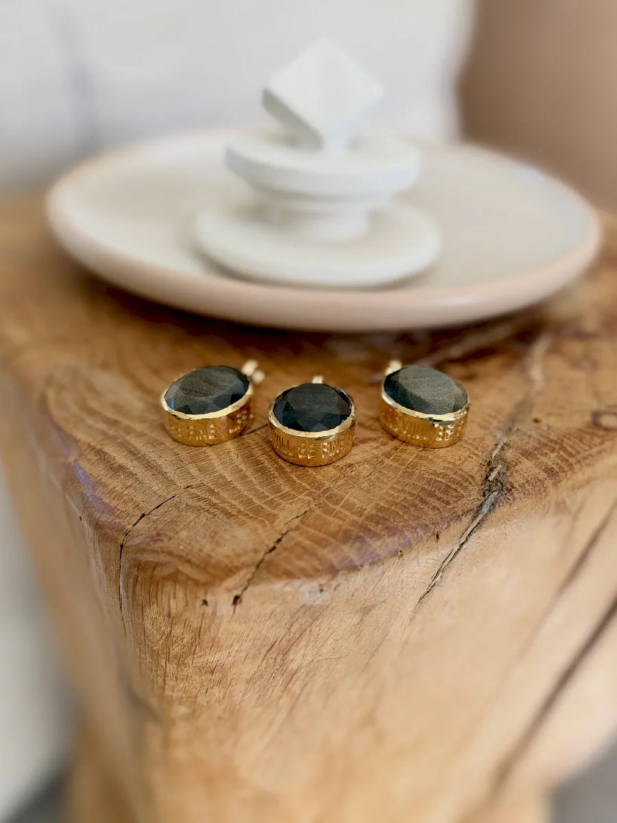 MÉDAILLON MANTRA OBSIDIENNE DORÉE
