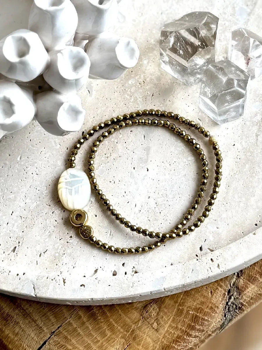 BRACELET scarabée double protection Nacre