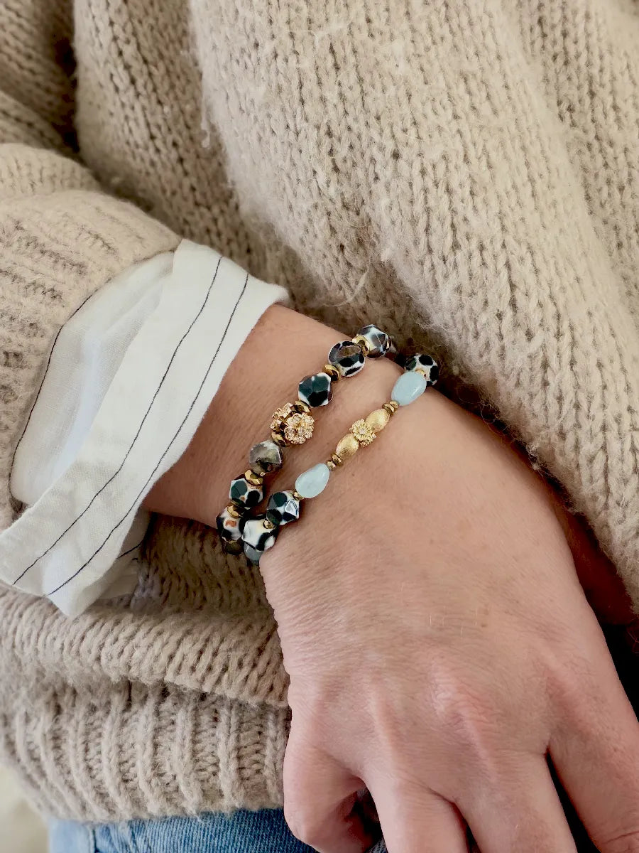 bracelet élastique en agate brésiliennes bleu nuit et chocolat et fleur zircon