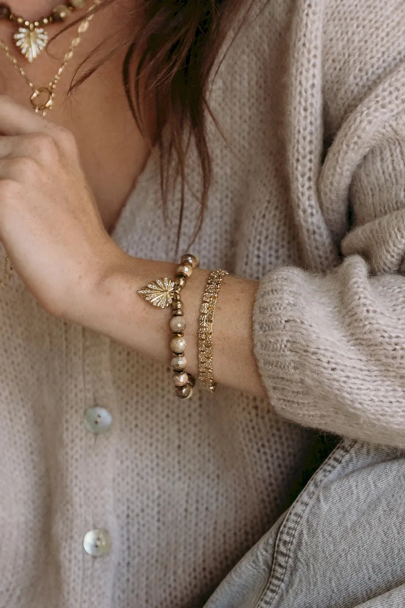 bracelet en pierres naturelles d'oeil de tigre et médaillon coeur zircon pour femme ayant besoin de confiance en elle et de protection