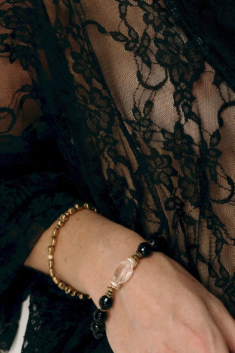 bracelet noir en spinelle et centre en cristal de roche esprit vintage rétro en pierres naturelles