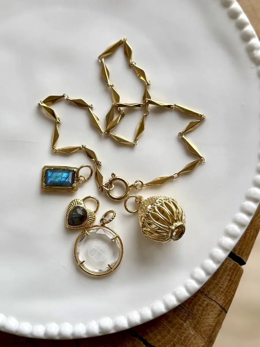 Collier, vue 5 - Paulette Quincaillerie