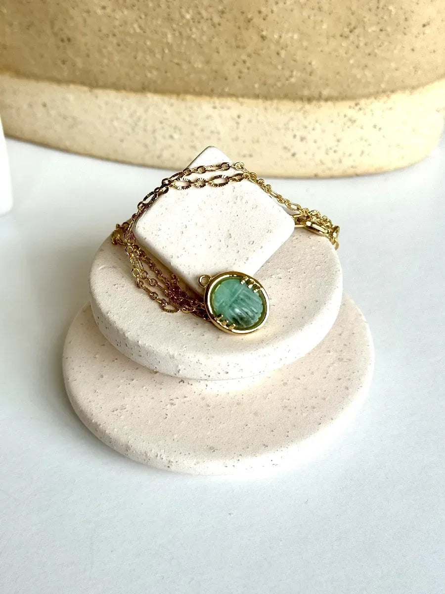 charms médaillon pendentif scarabee Emeraude