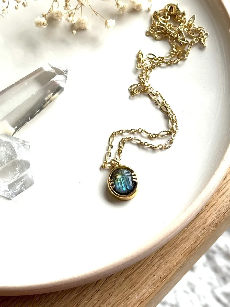 medaillon scarabée vintage