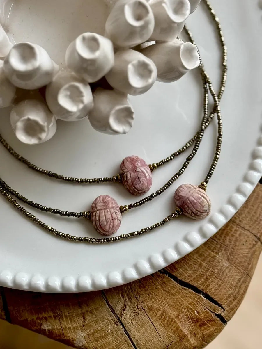 Collier en rhodochrosite, vue 2 - Paulette Quincaillerie