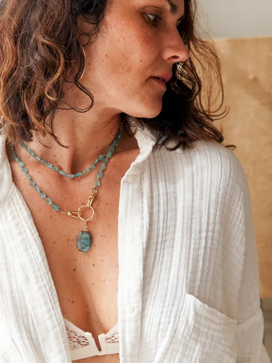 SAUTOIR LAKSHMI APATITE ET OEIL LABRADORITE