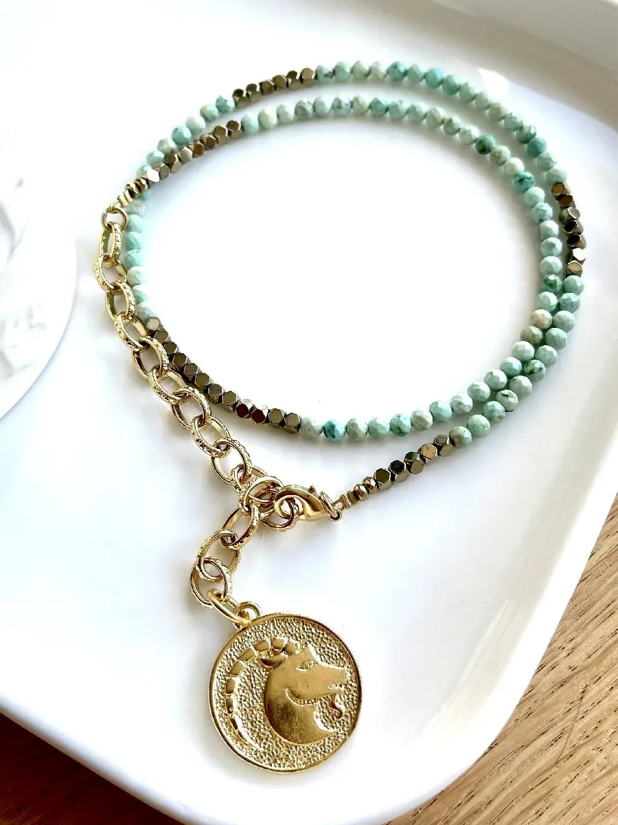 collier capricorne astro en turquoise et médaillon astro