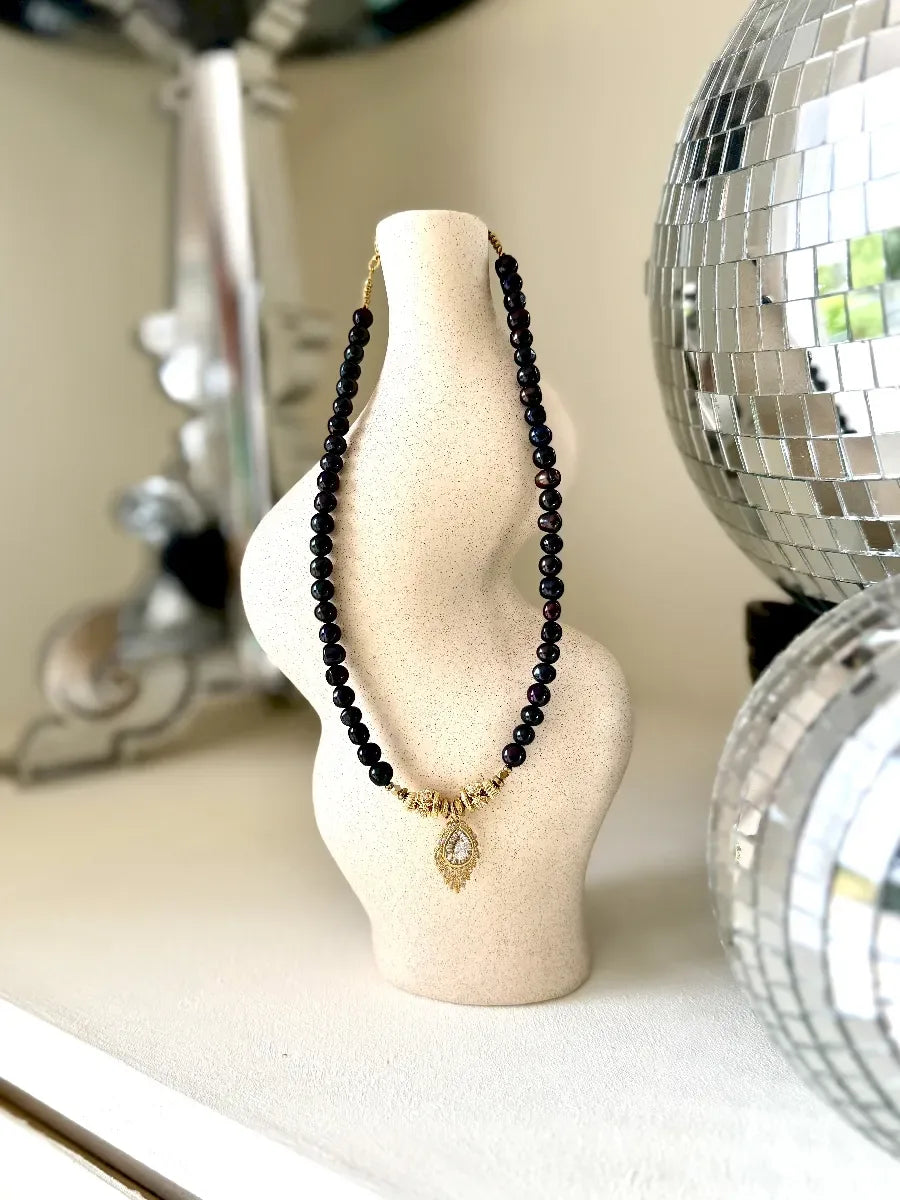 Collier en perle d'eau douce, vue 5 - Paulette Quincaillerie