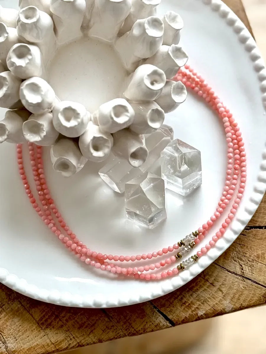 Collier en corail, vue 2 - Paulette Quincaillerie