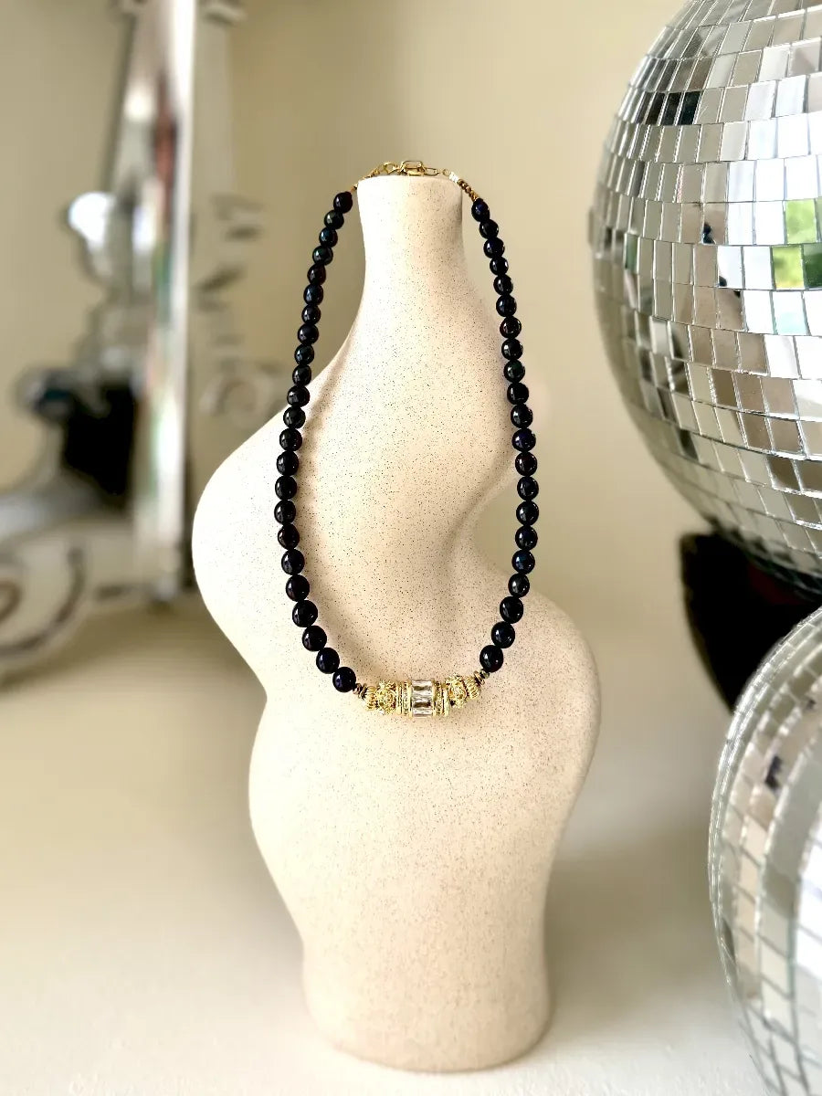 Collier en perle d'eau douce, vue 3 - Paulette Quincaillerie