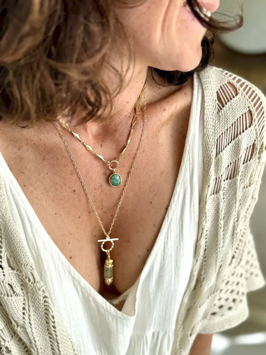 collier scarabée emeraude