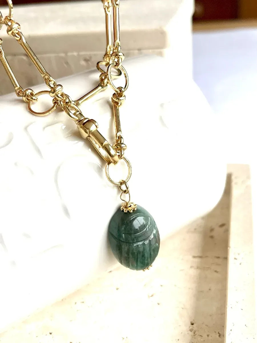 collier scarabée emeraude bijoux vintage