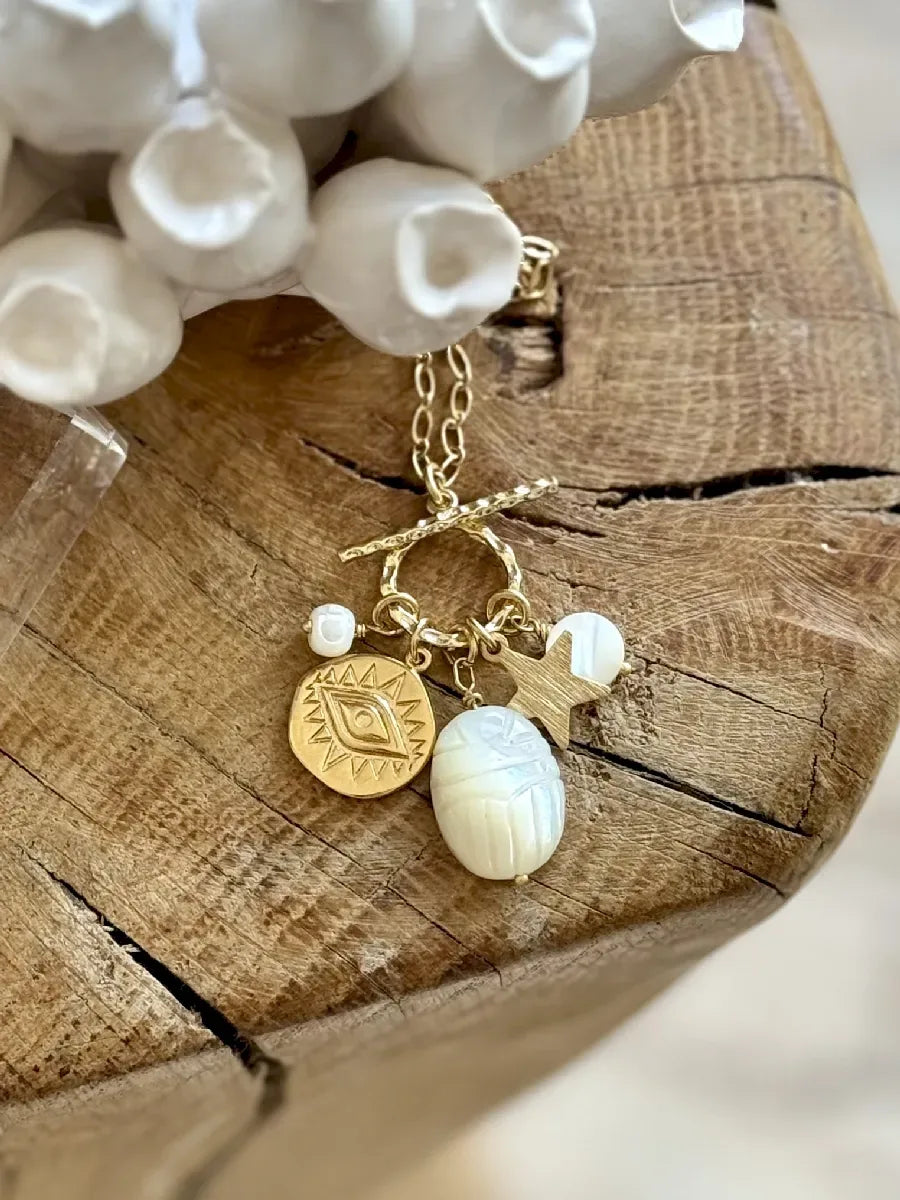 COLLIER TOGGLE SCARAB NACRE