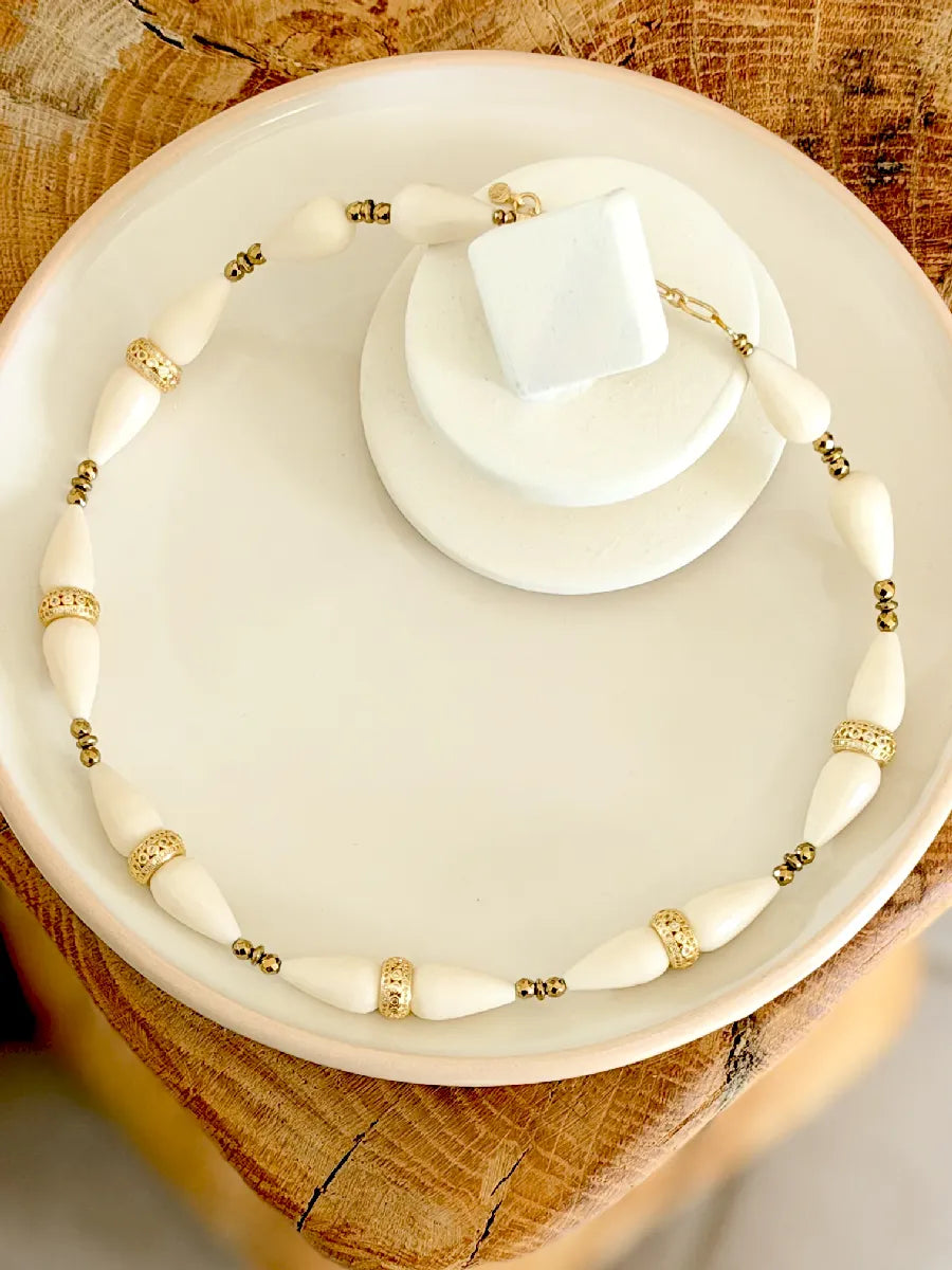 collier en bois fossile sultane rehaussées de zircons