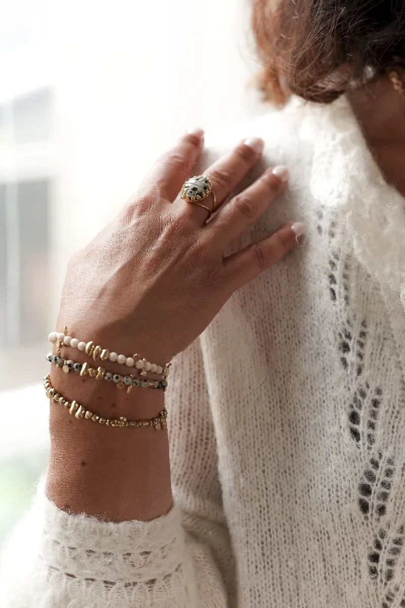 Bracelet en bois fossile, vue 2 - Paulette Quincaillerie
