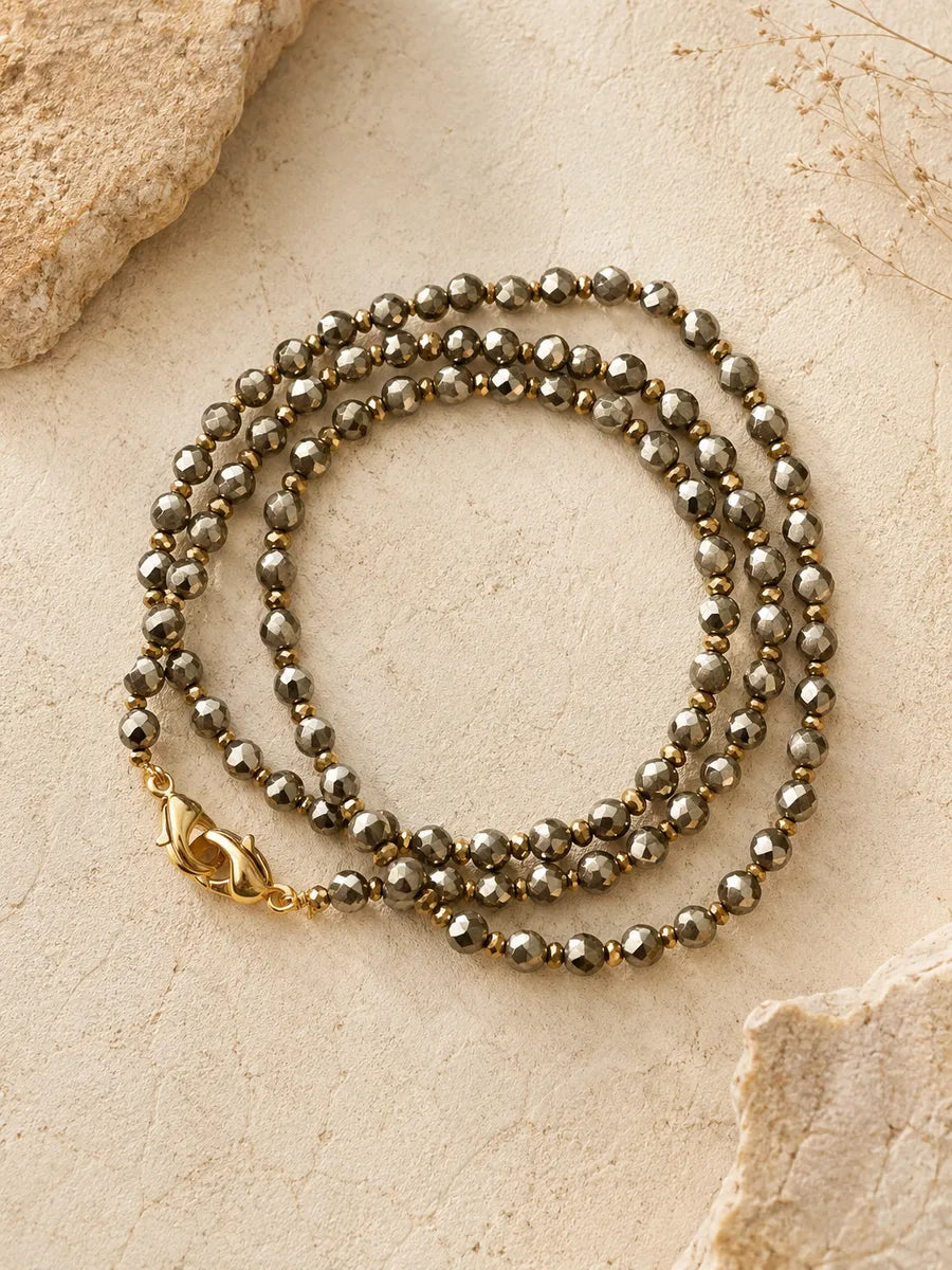 Sautoir en pyrite, vue 3 - Paulette Quincaillerie