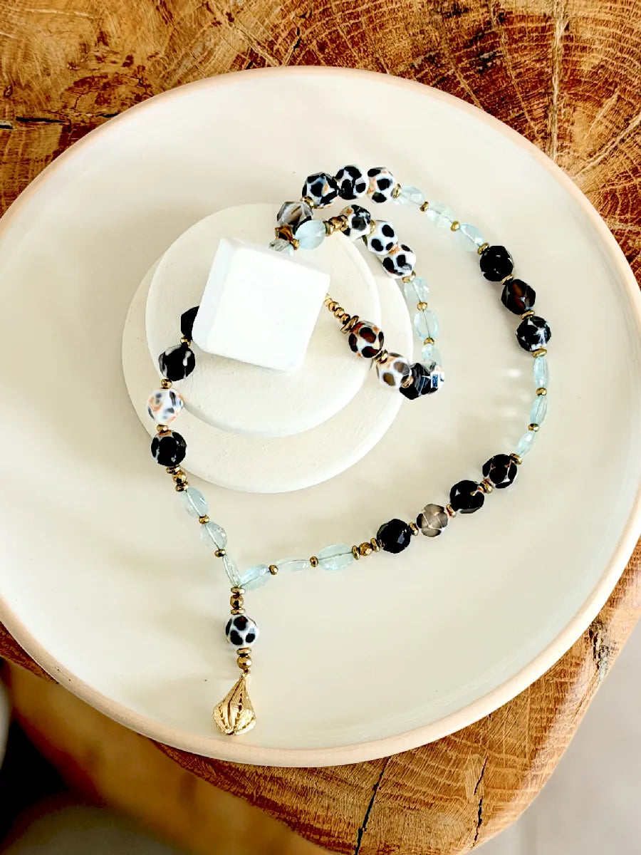 mala précieux en agate brésilienne et aigue marine repasse d'un pompon filigrane or 