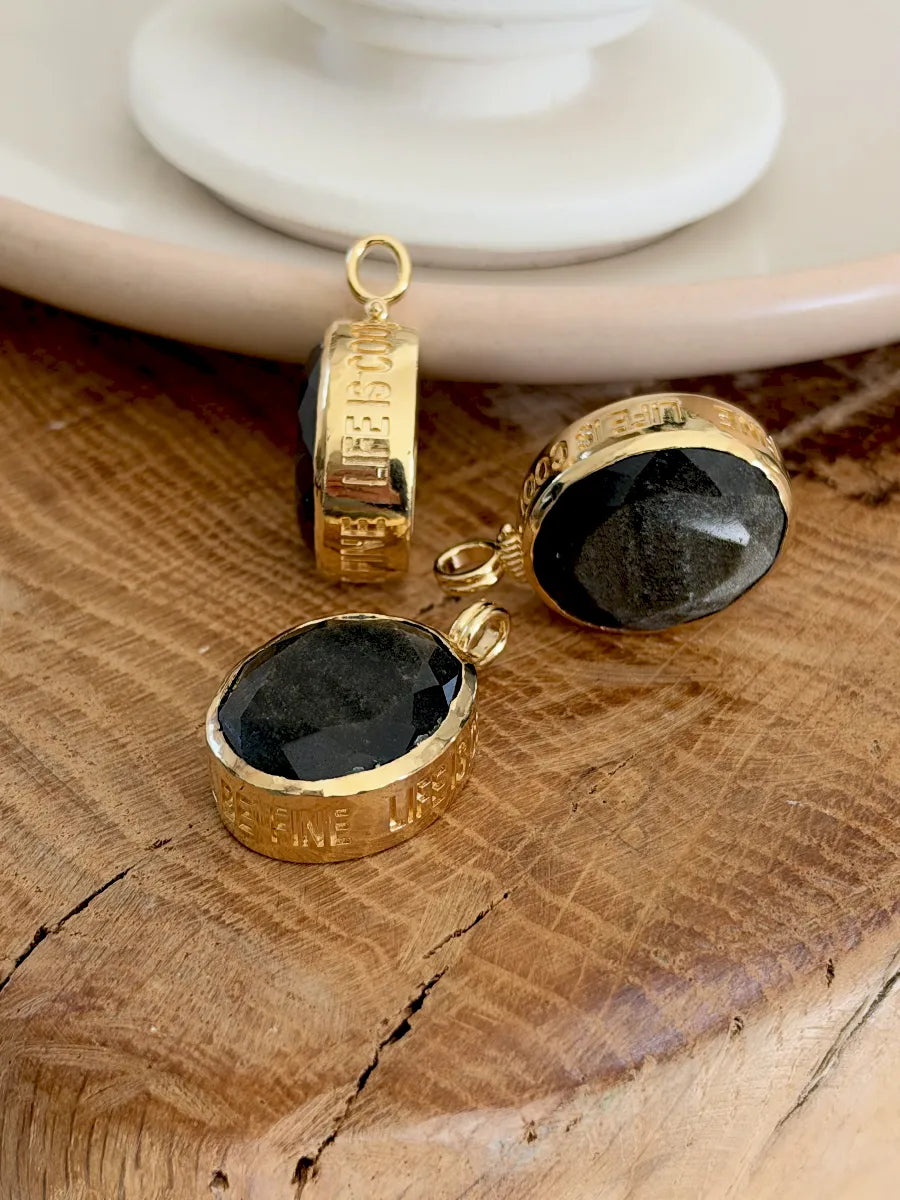 MÉDAILLON MANTRA OBSIDIENNE DORÉE