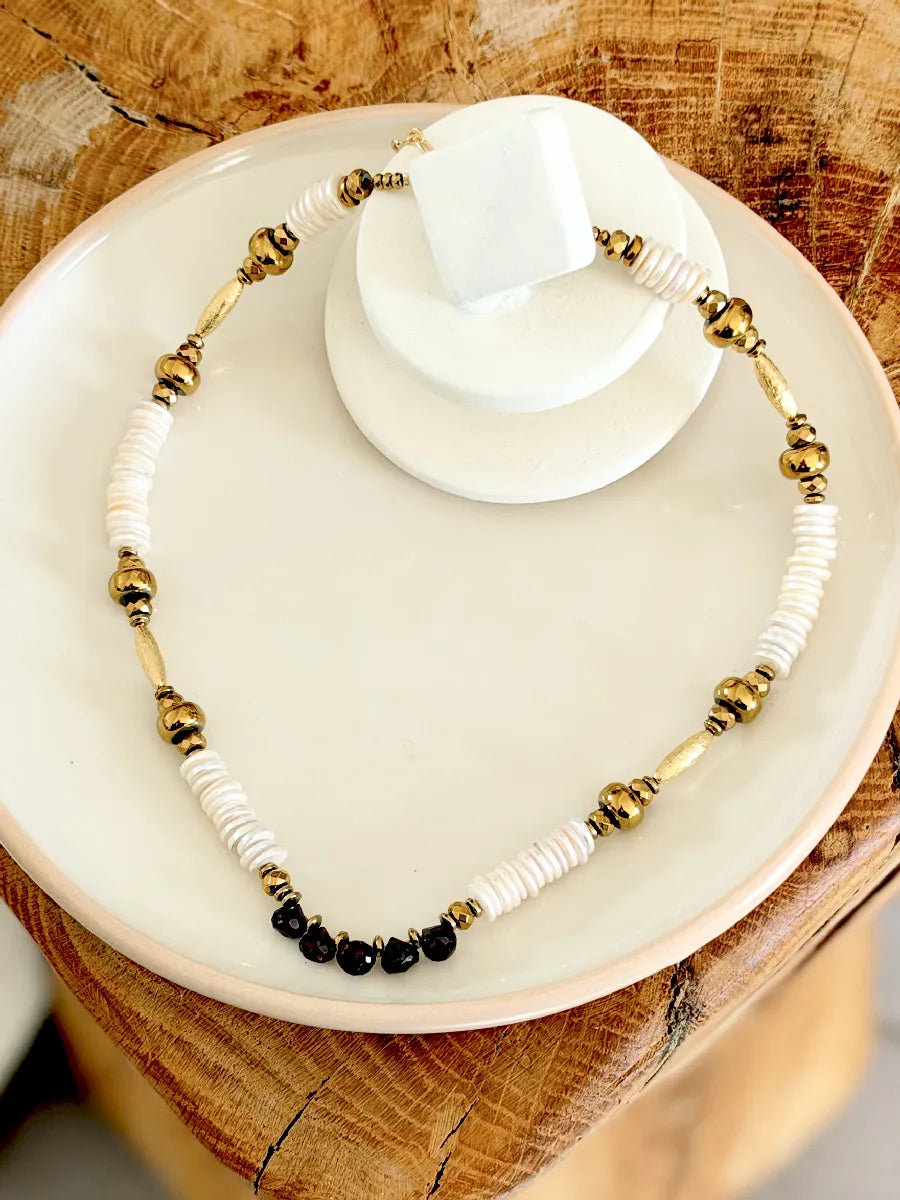 COLLIER NACRE ET GRENAT SIMONE