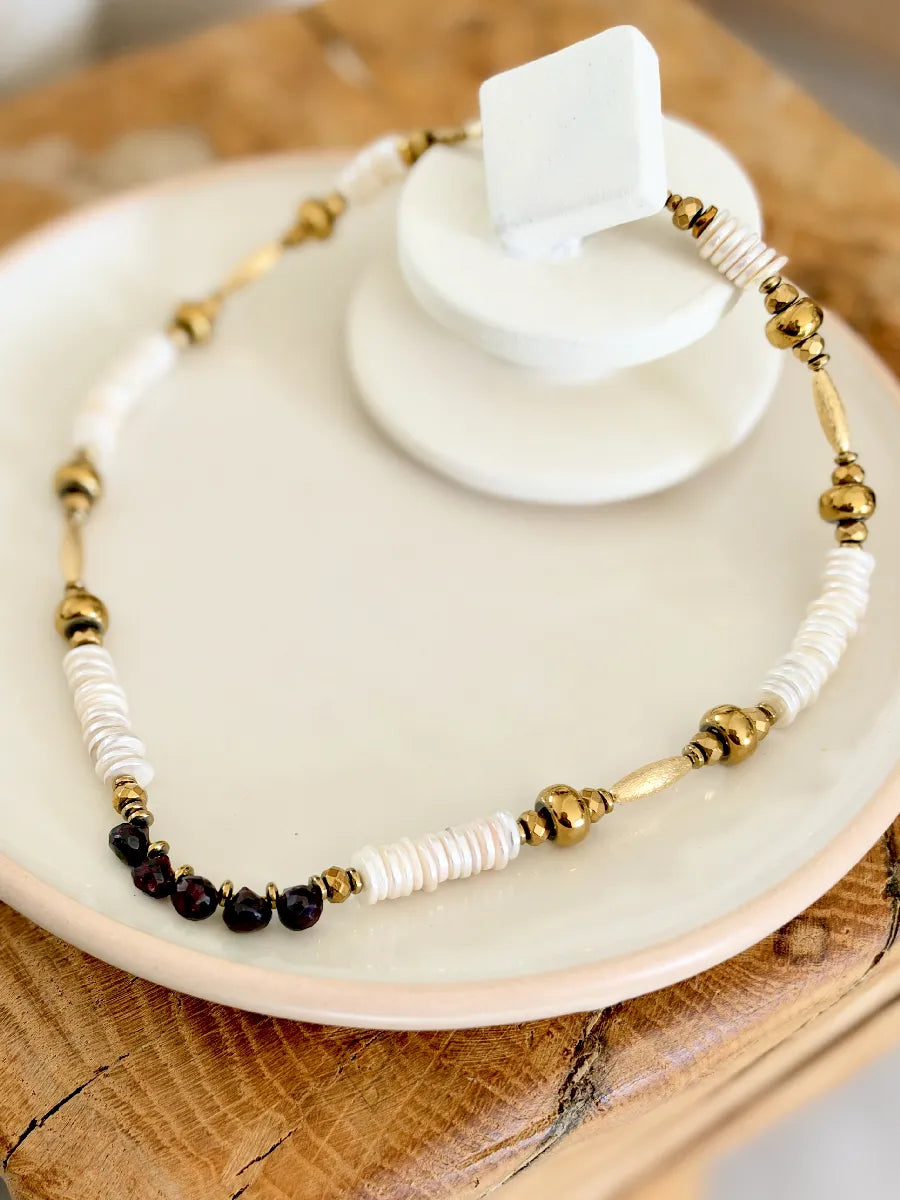 COLLIER NACRE ET GRENAT SIMONE
