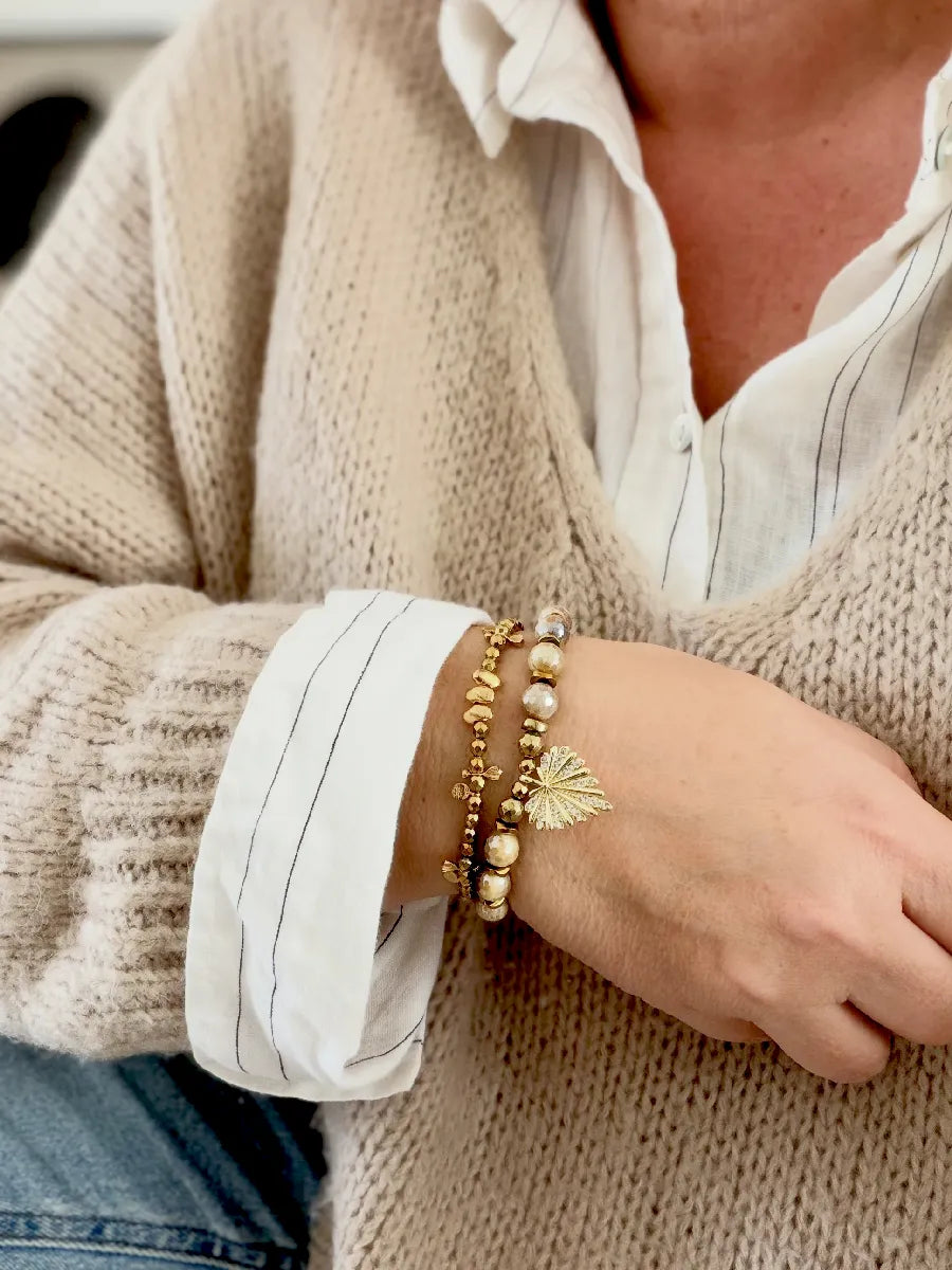 bracelet en pierres naturelles d'oeil de tigre et médaillon coeur zircon pour femme ayant besoin de confiance en elle et de protection