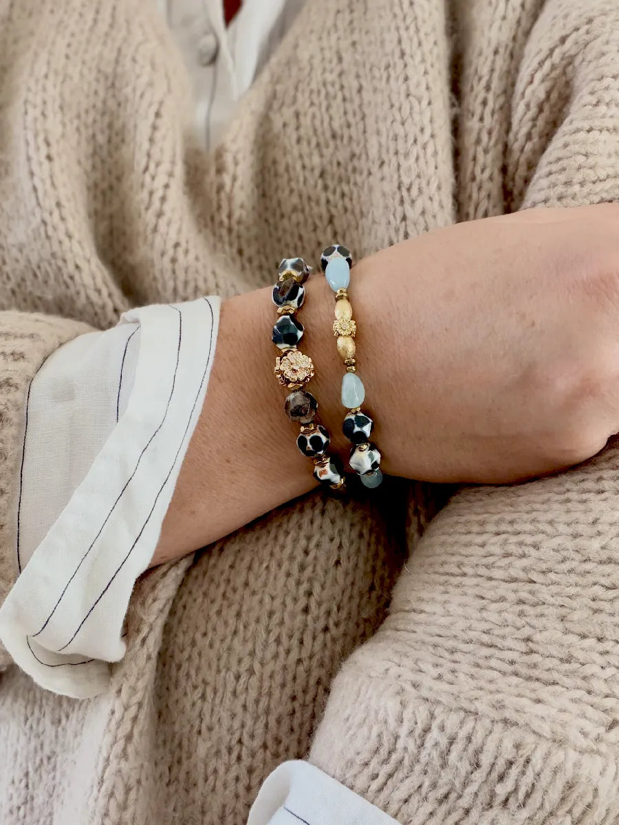 bracelet élastique en agate brésiliennes bleu nuit et chocolat et fleur zircon
