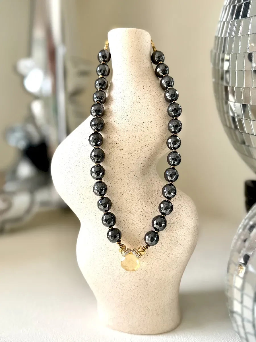 Collier en hématite, vue 3 - Paulette Quincaillerie