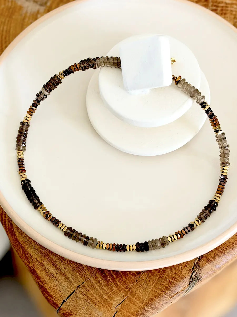 collier khan en quartz fumé et hématites or et chocolat
