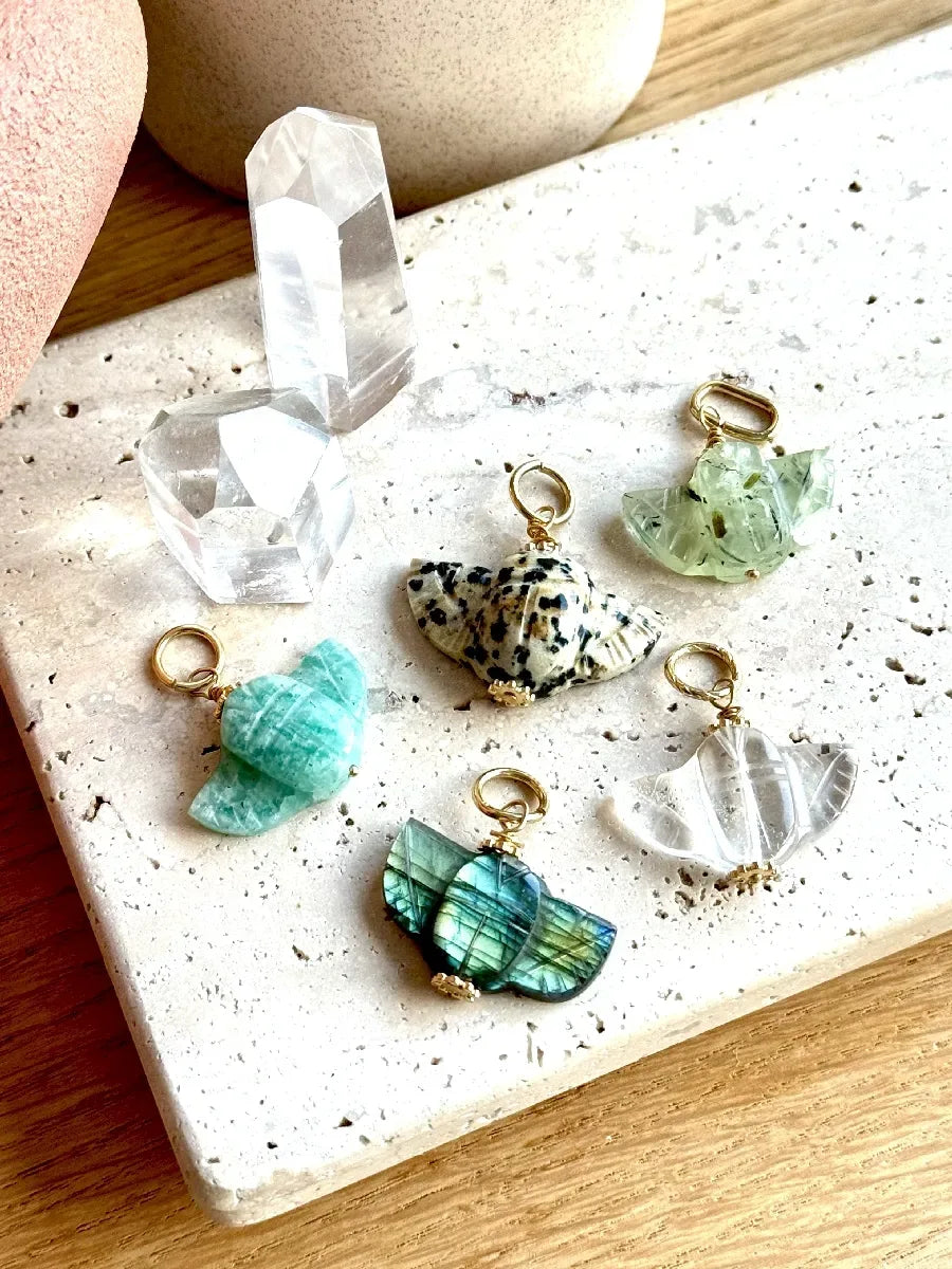pendentif scarabée en pierre natuelle