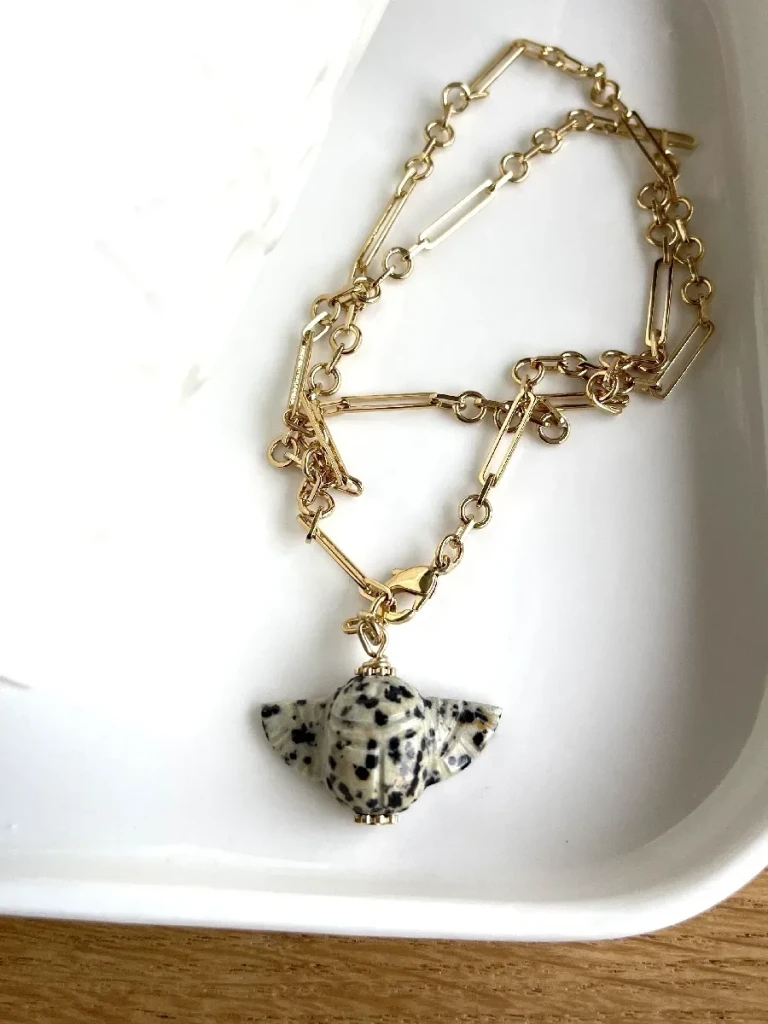 COLLIER SCARABÉE JASPE DALMATIEN - RAAJA - Inquiétudes, Créativité – Image 8