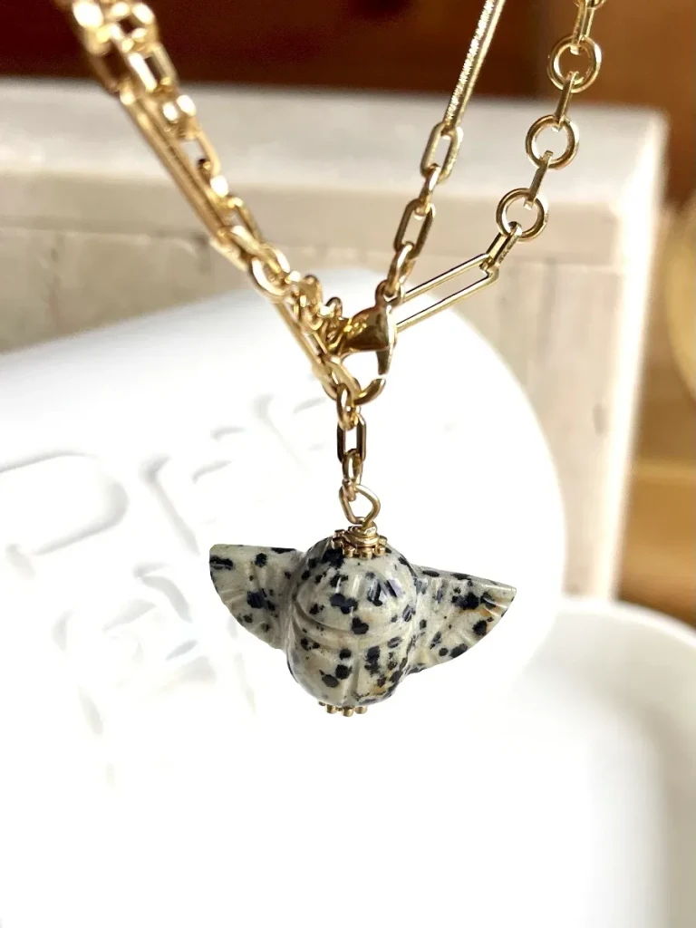 collier raaja scarabée jaspe dalmatien