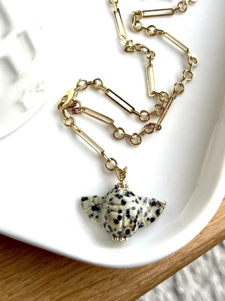collier raaja scarabée jaspe dalmatien