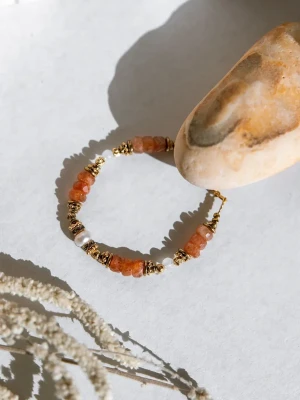 bracelet surfeur chic en pierres naturelles de pierre de soleil et perle d'eau douce