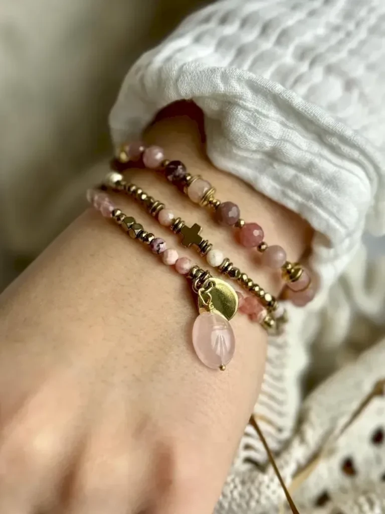 bracelet-quartz-fraise-rose-rodhocrosite-bijoux-pierres-naturelles-lithotherapie-paulettequincaillerie-semi-precieuses_34 bracelets rose en pierres naturelles