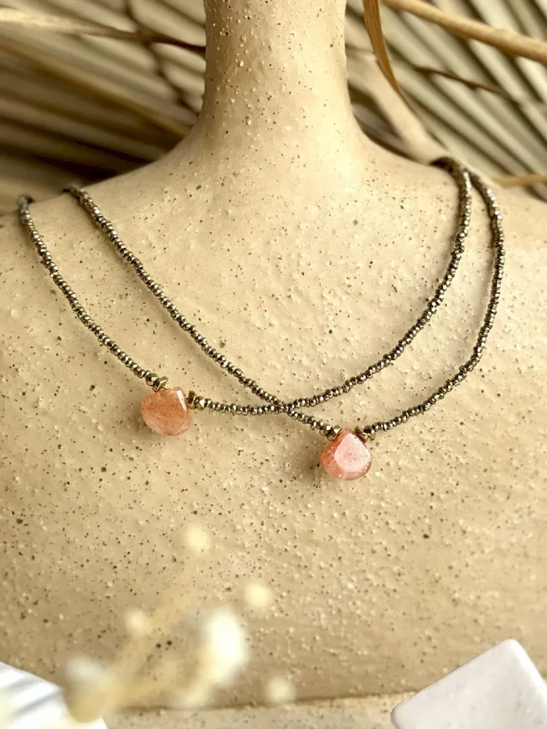 collier Hera pierre de soleil goutte en pierre de soleil naturelle
