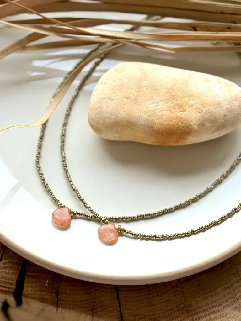collier hera goutte pierre de soleil
