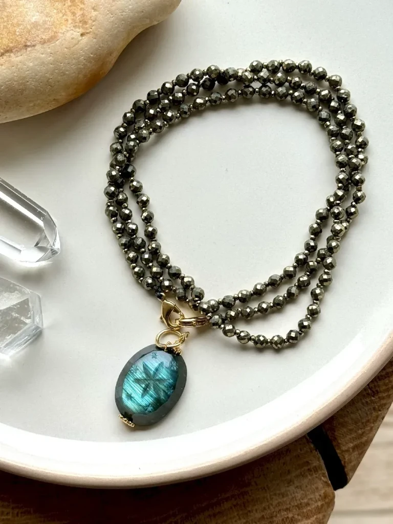 sautoir pyrite pendentif bonne étoile en labradorite
