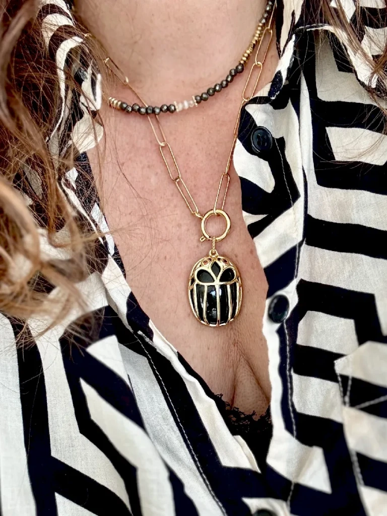 pendentif-scarabee-pyrite-obsidienne-doree-pierres-naturelles-paulettequincaillerie_5