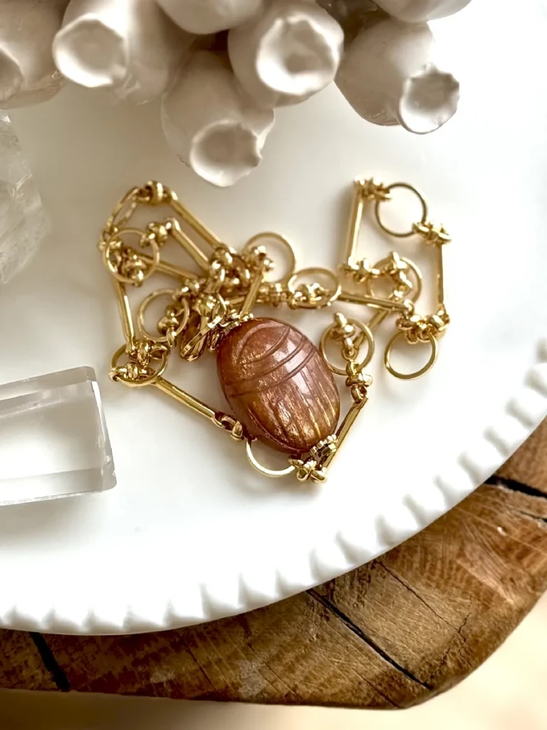 collier SCARABÉE PIERRE DE SOLEIL pierre createur francais paulettequincaillerie_1