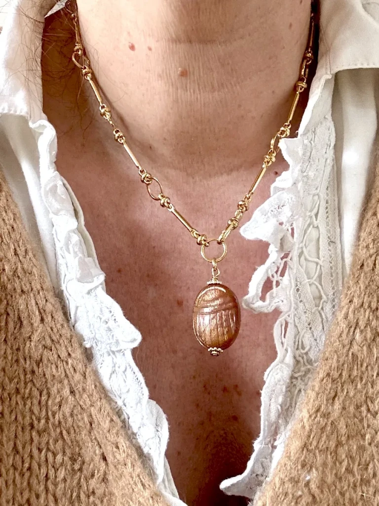 collier SCARABÉE PIERRE DE SOLEIL pierre createur francais paulettequincaillerie_2