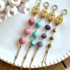 POMPON SCARABE EN PIERRES NATURELLES