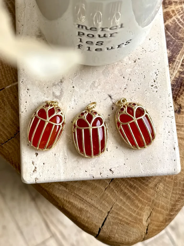 PENDENTIF SCARABEE XL PIERRES NATURELLES PENDENTIF SCARABEE XL PIERRES NATURELLES